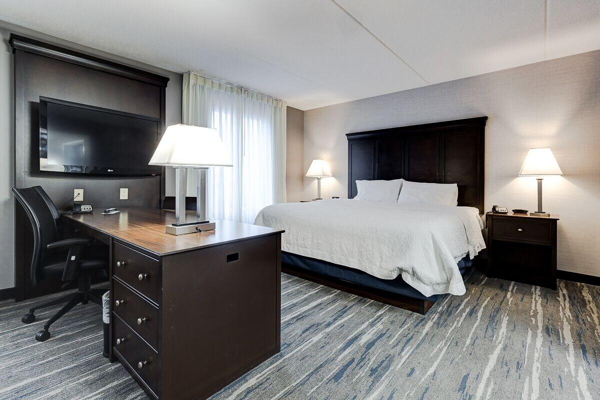 Hampton Inn & Suites By Hilton Брантфорд Экстерьер фото